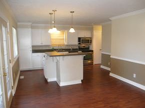 5th image of 301 Hickory Bend St