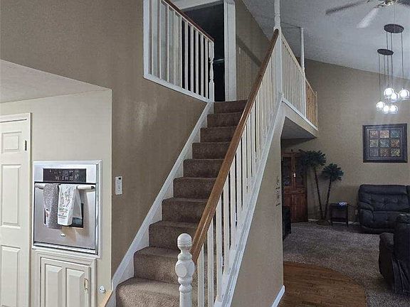 3rd image of 387 Stable Dr