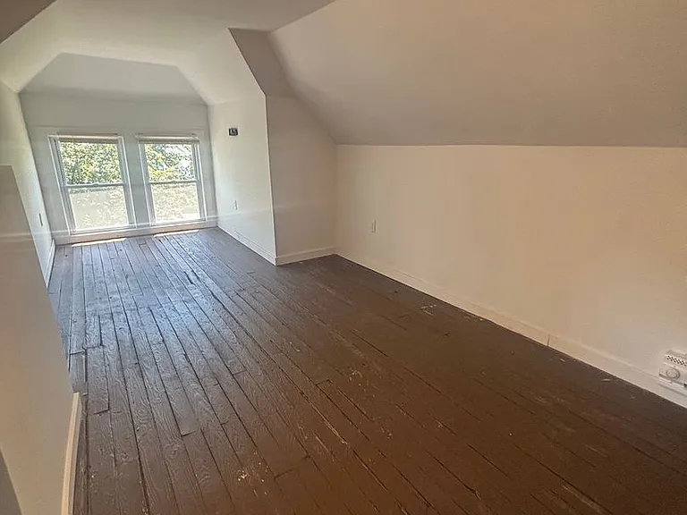 12327 Phillips Ave — Photo 10