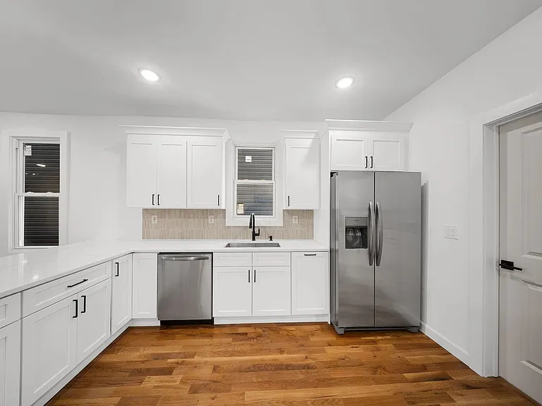 319 William St #1-0904 — Photo 6