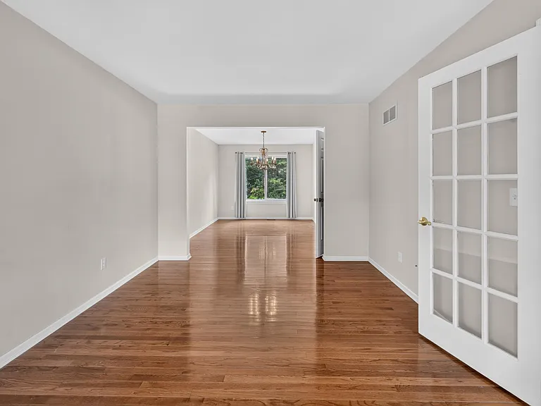 392 Sedgewood Ln — Photo 7