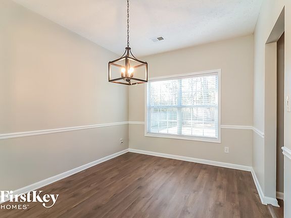 4th image of 217 Winthrop Ln