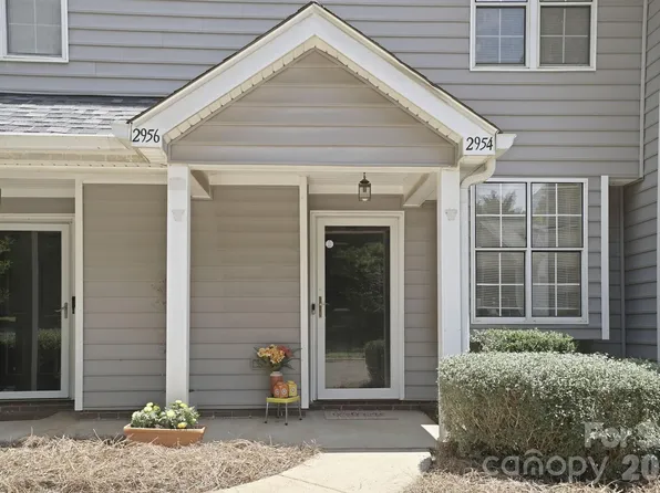 2954 Iron Gate Ln, Charlotte, NC 28212