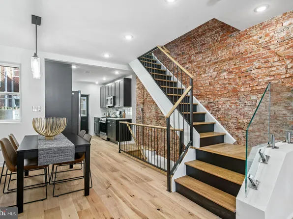 2051 Mercy St, Philadelphia, PA 19145