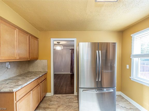 4th image of 831 Sable Rd