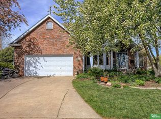 17616 Ventana Cir, Omaha, NE 68136