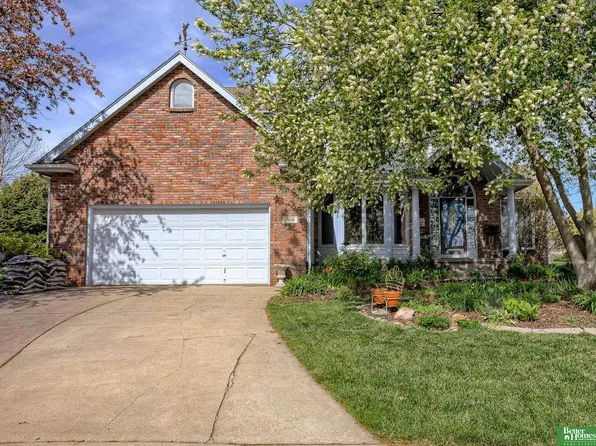 17616 Ventana Cir, Omaha, NE 68136