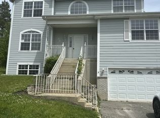 36 Burnette Dr, Antioch, IL 60002