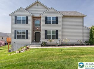 9659 Crescent Ln, Breinigsville, PA 18031