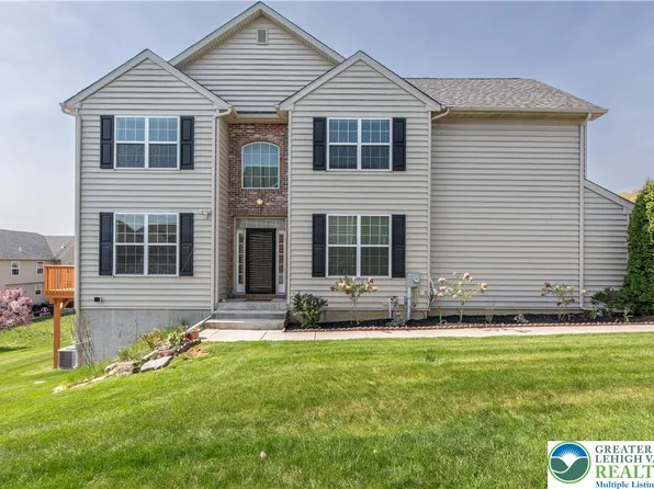 9659 Crescent Ln, Breinigsville, PA 18031