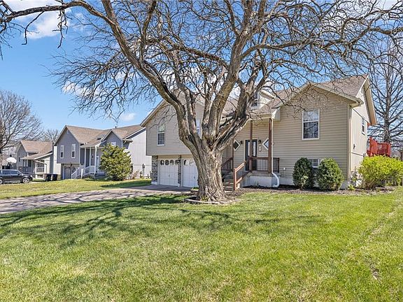 2nd image of 407 Woodson Ln