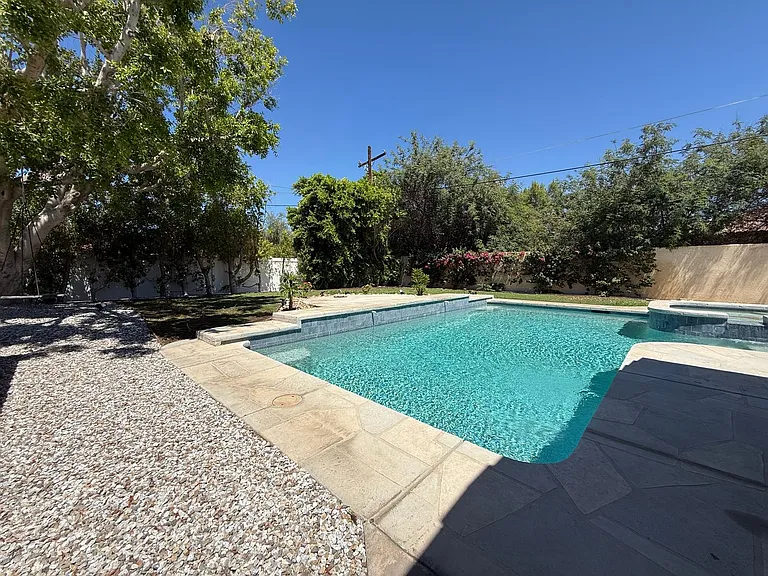 46301 Roadrunner Ln — Photo 2