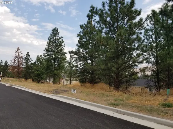 W 15th St #32, The Dalles, OR 97058