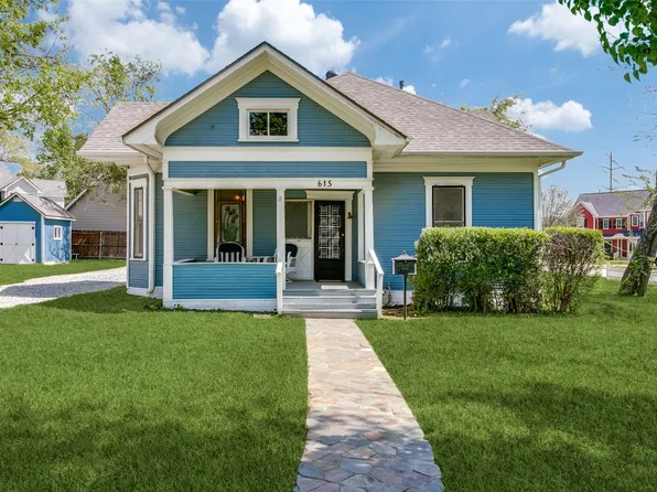 615 S Dooley St, Grapevine, TX 76051
