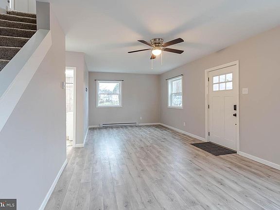2nd image of 122 Stone St