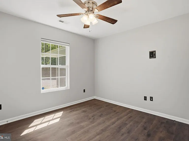 283 Shorewood Dr — Photo 19
