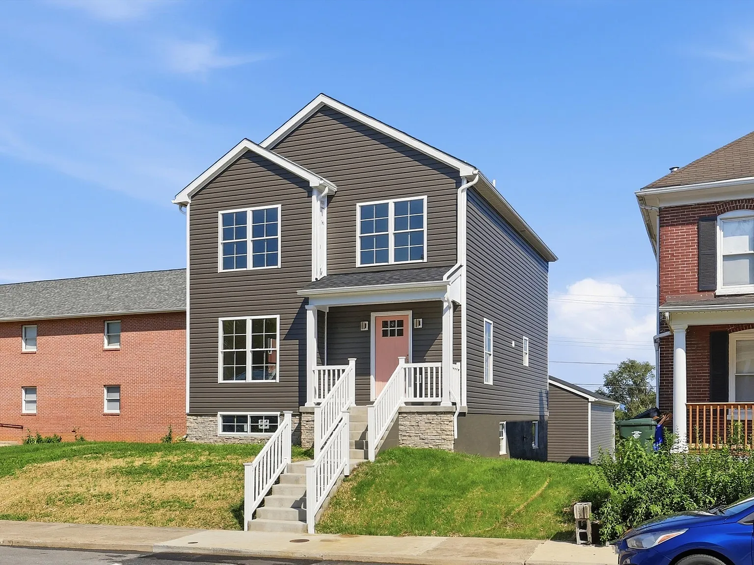 4 bed, 1759 sqft, $2,850 — Photo 2