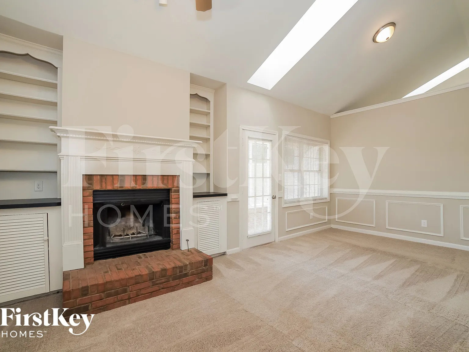 3 bed, 2.0 bath, 1688 sqft, $2,035 — Photo 2
