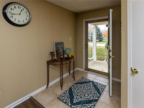 3rd image of 2013 Fullwood Dr