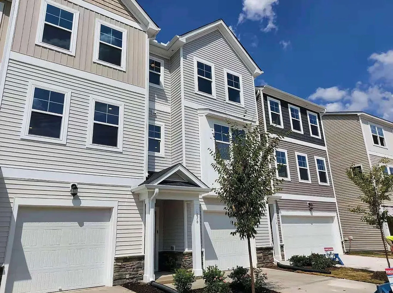 3 bed, 3.5 bath, 1924 sqft, $1,950 — Photo 1