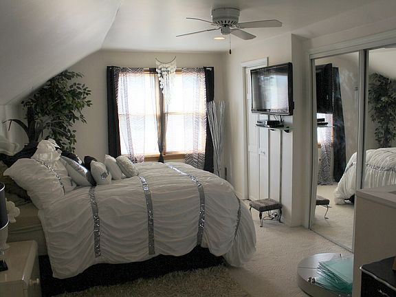 Master Bedroom (Bungalow)