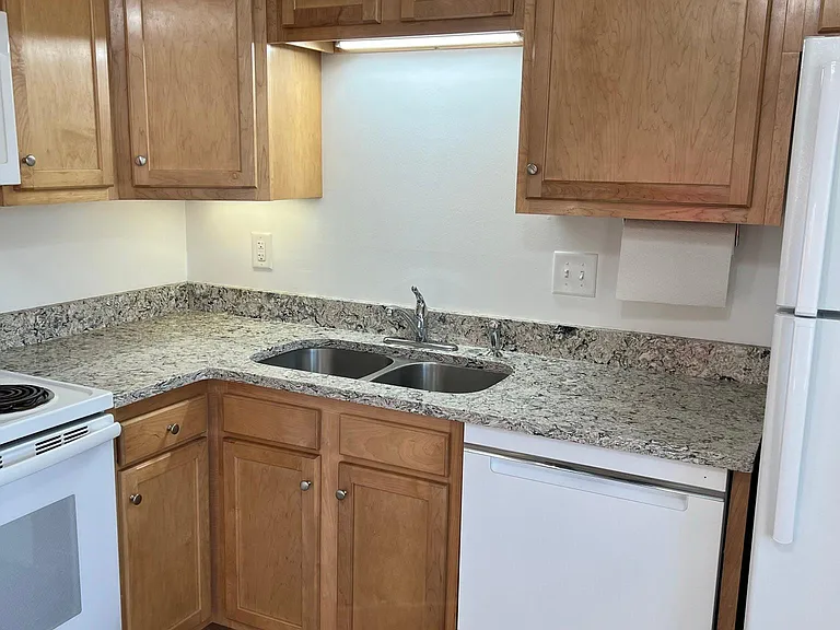 6710 S 83rd Ave #8 — Photo 2