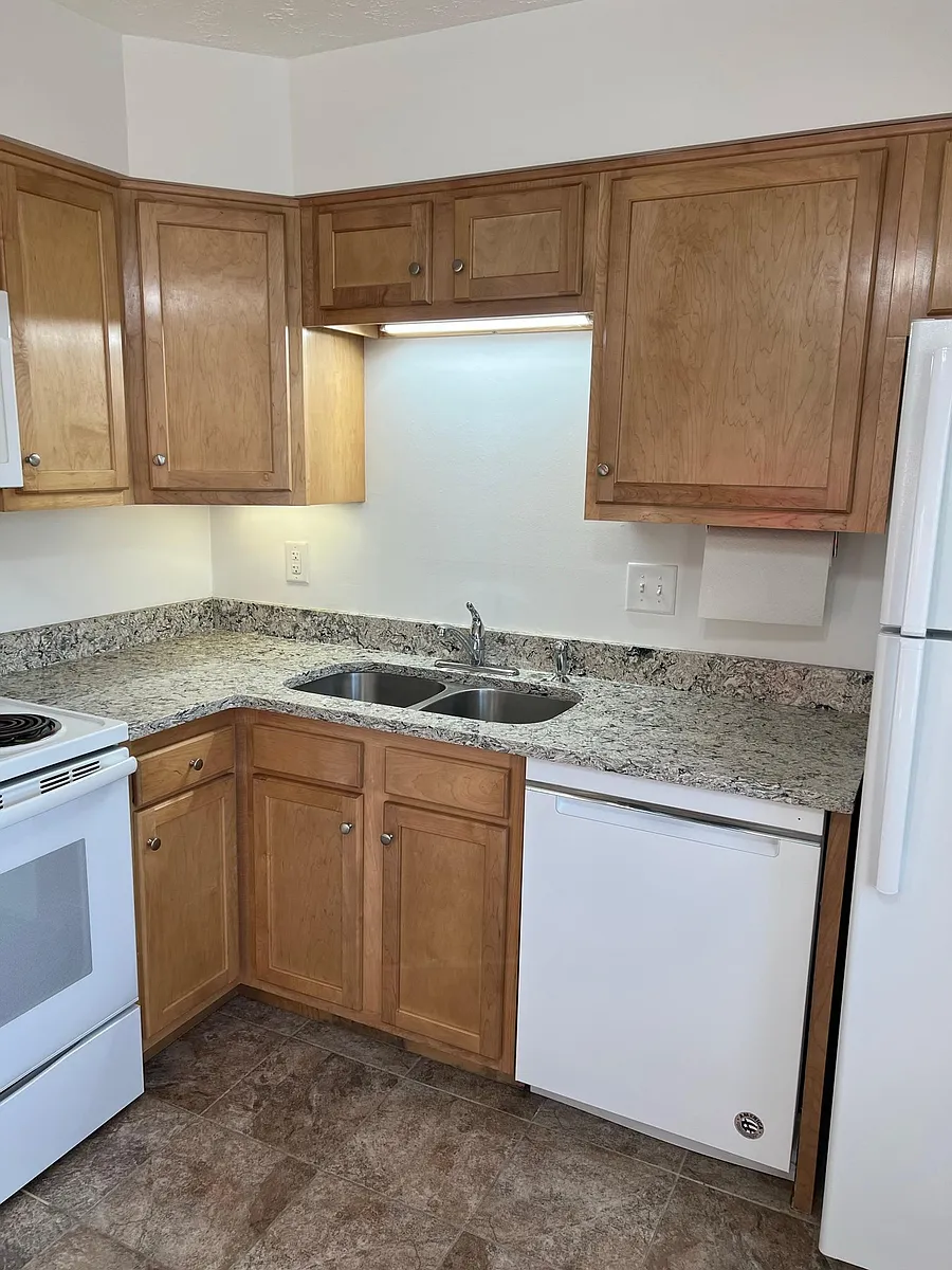 Building Photo - 6710 S 83rd Ave #8