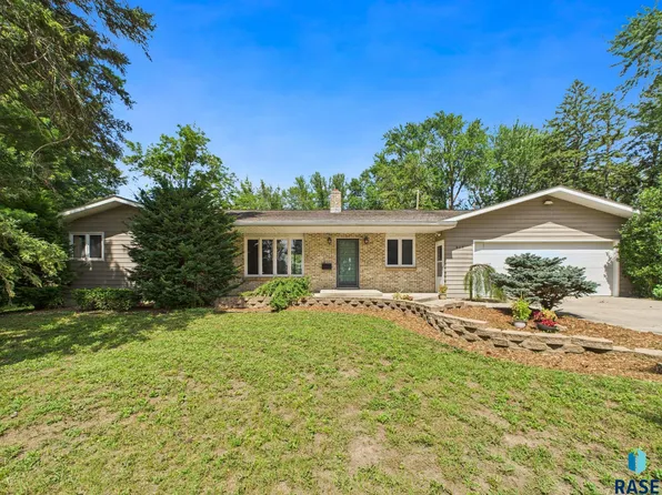 404 Hyden Dr, Alcester, SD 57001