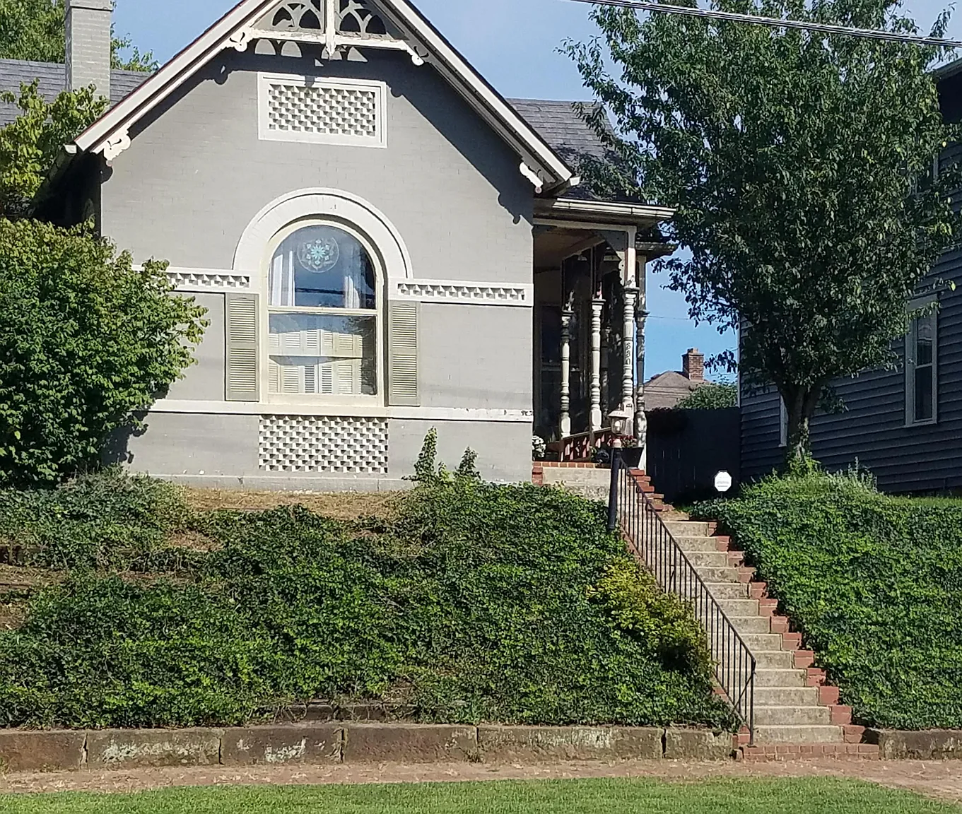 330 N Maple St photo 1