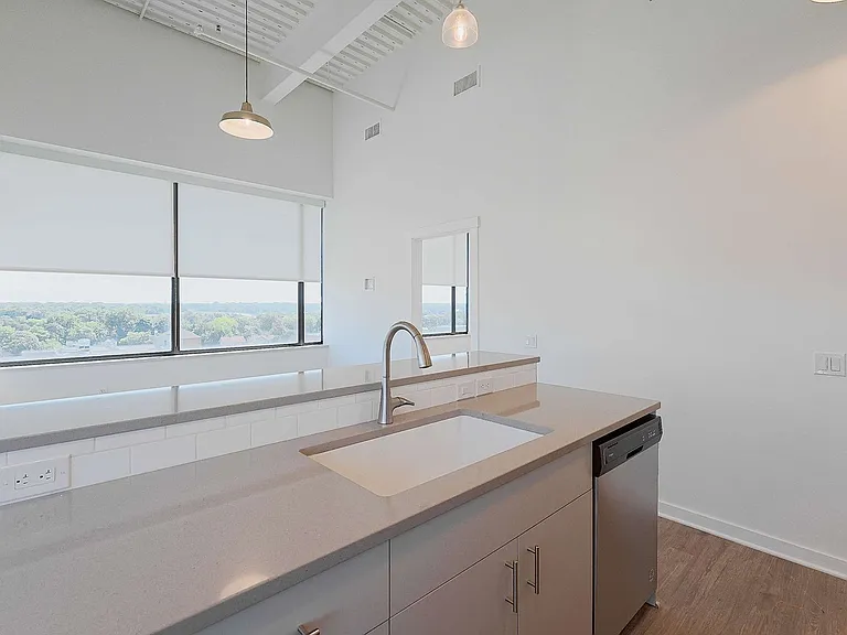 501 S Capitol Ave — Photo 62