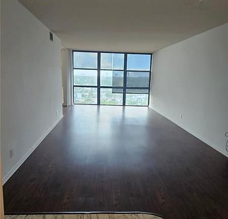 2nd image of 800 Parkview Dr APT 1025