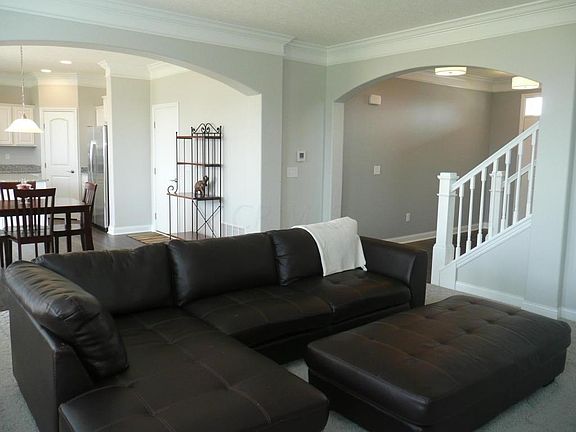 4th image of 422 Butterfly Dr