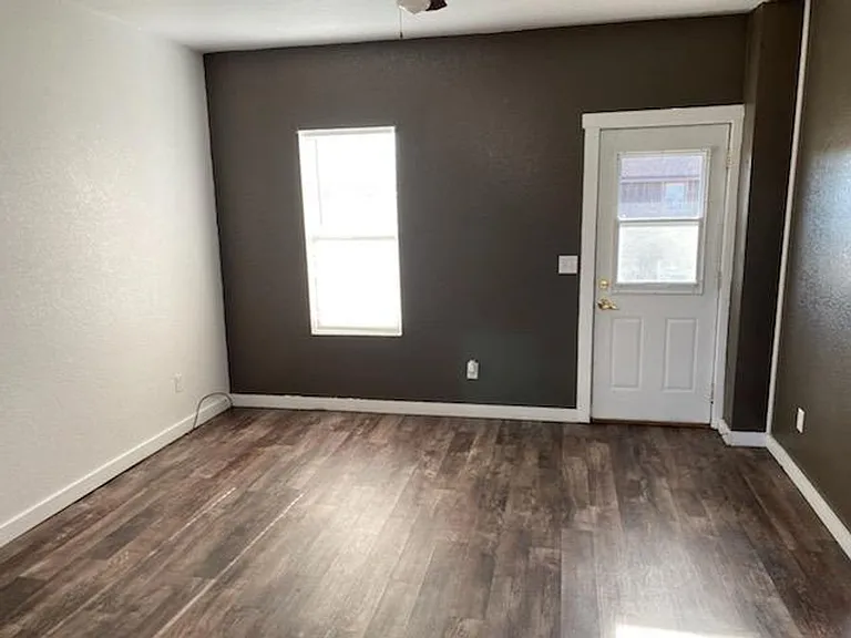 706 Noble St — Photo 6