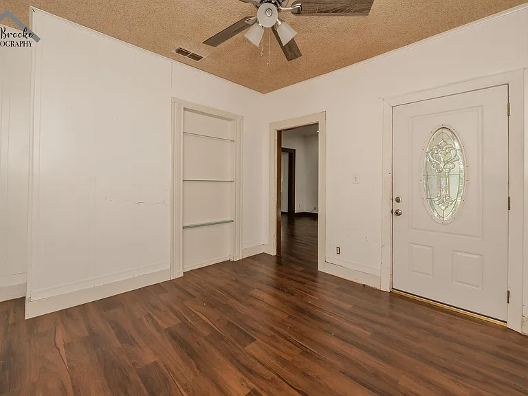 502 Marconi St — Photo 4