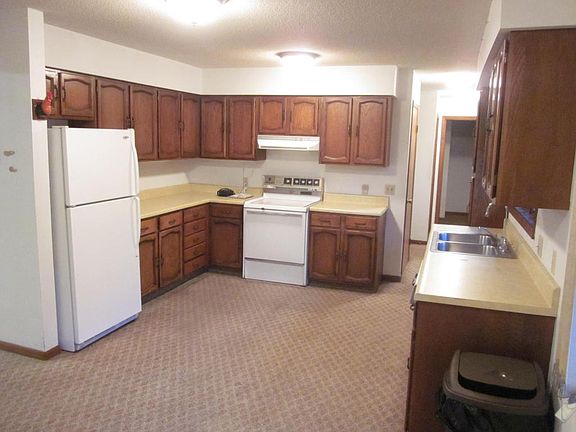 4th image of 905 Clayton St
