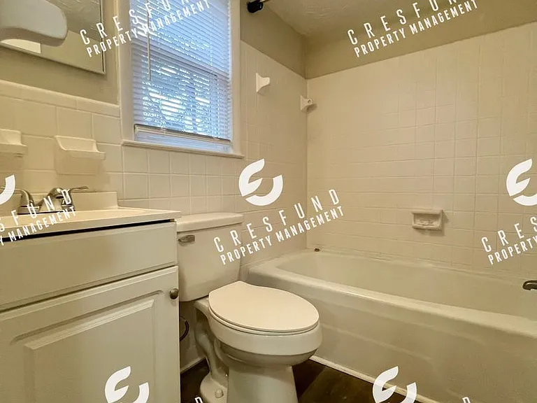 Spacious 1 BR 1 Bath Bottom Unit - Ready for Move In Today! — Photo 8