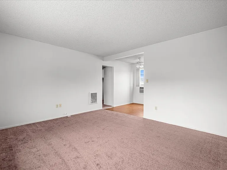 Tally Ho Apartments — Photo 9