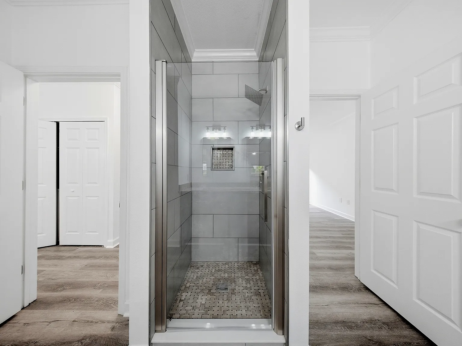 2 bed, 1050 sqft, $1,600 — Photo 4