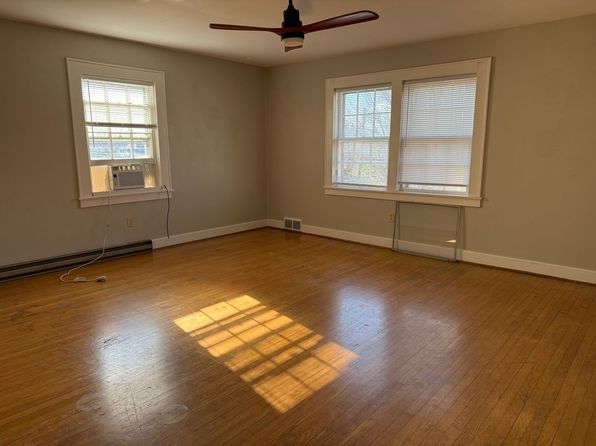 106 Montgomery Ave APT 4