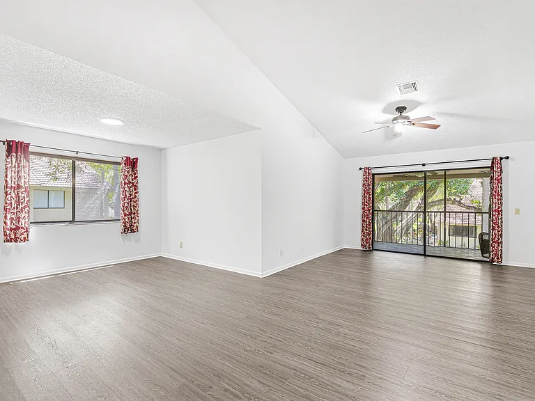 5530 Coach House Cir — Photo 11
