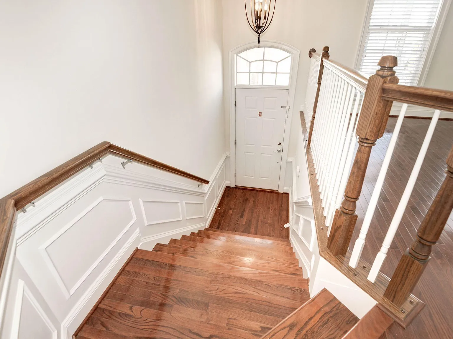 3 bed, 2664 sqft, $3,450 — Photo 2