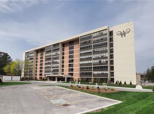 65 Westmount Rd N #902, Waterloo, ON N2L5G6