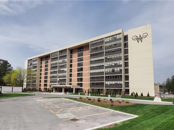 65 Westmount Rd N #902, Waterloo, ON N2L 5G6