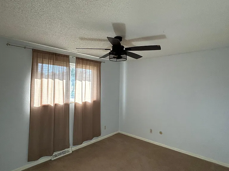 283 Maximus Dr — Photo 6