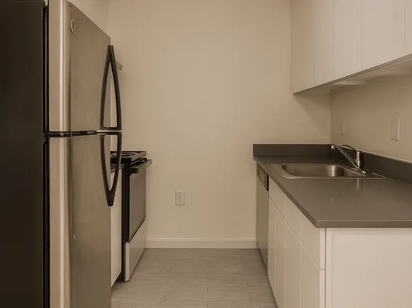 933 Metropolitan Avenue image 4 of 5