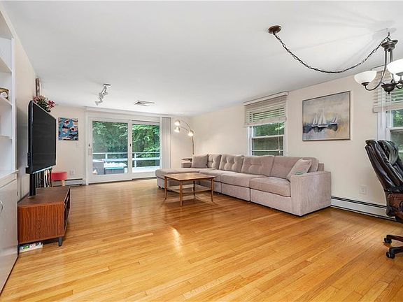 5th image of 325 Shady Hill Dr