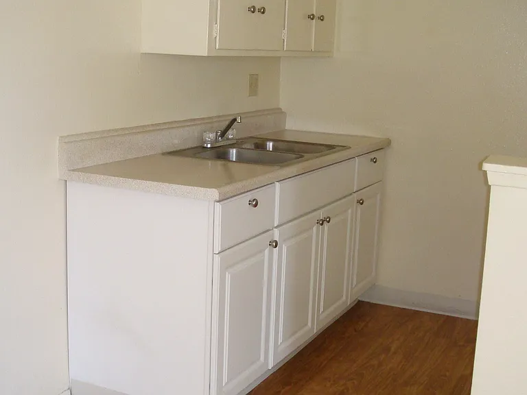 Peppertree Apartments — Photo 7