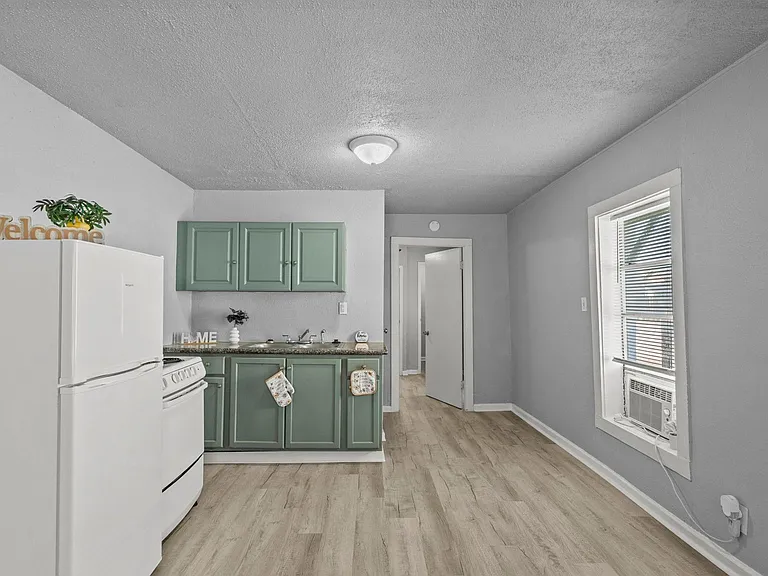 3116 Avenue L #1 — Photo 2