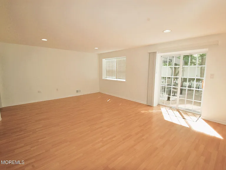 574 Beachway Ave #7 — Photo 21