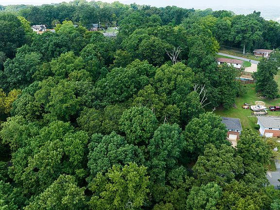 5th image of 3612 Parkway Dr #6